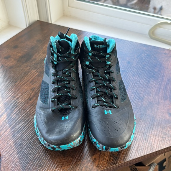 Under Armour Basketball Shoes - Picture 2 of 6